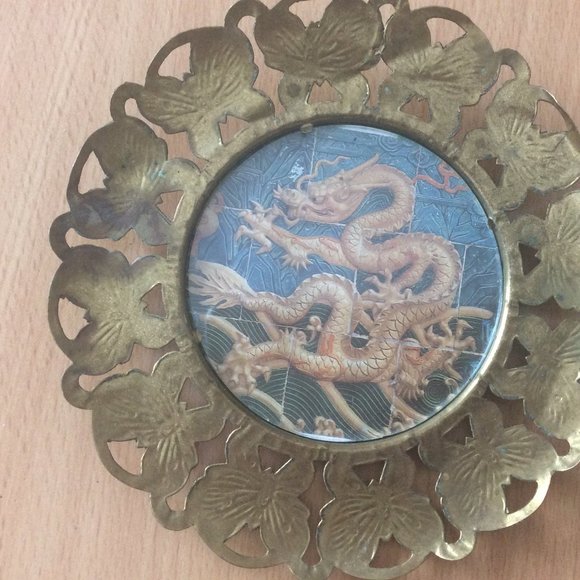 Two vintage brass England butterfly frames with vintage Chinese dragon prints - Picture 2 of 6